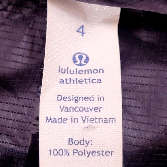 LULULEMON Run With It Running Jacket in Black sz 4 NWOT - Picture 13 of 15